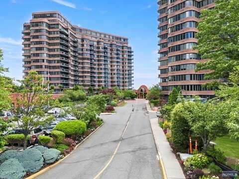 100 Carlyle Drive 18D-NORTH, Cliffside Park, NJ 07010