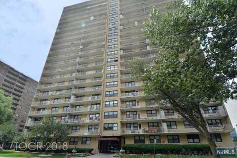 285 Aycrigg Avenue 22C, Passaic, NJ 07055