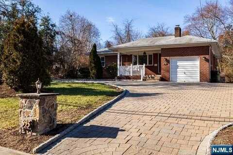 393 N Farview Avenue, Paramus, NJ 07652