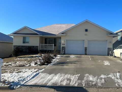 4266 FIELDCREST DR, Sioux City, IA 51103