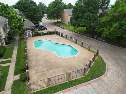 637 Carriagehouse Lane, Garland, TX 75040