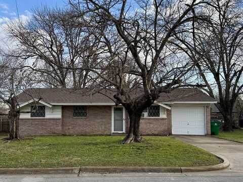 4916 Tracy Drive, Haltom City, TX 76117