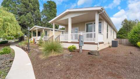 1800 Lakewood Ct, Eugene, OR 97402
