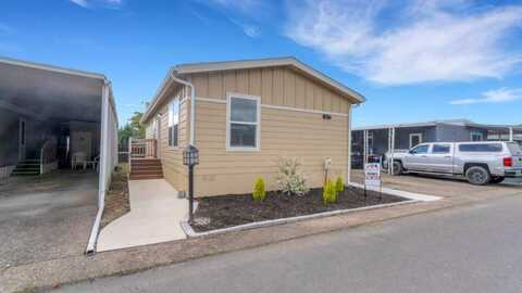 1800 Lakewood Ct, Eugene, OR 97402