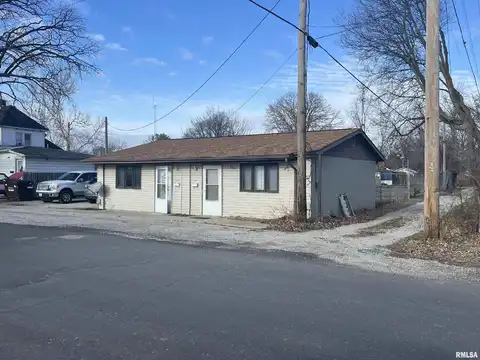 113-115 E Prairie Street, Virden, IL 62690