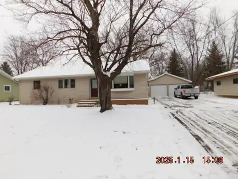 2710 Edgewood Lane, Eau Claire, WI 54703