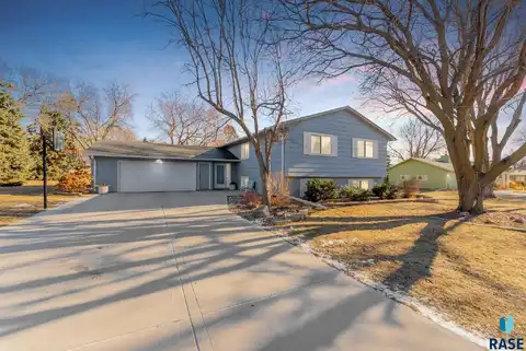 608 N Appaloosa Trl, Sioux Falls, SD 57110