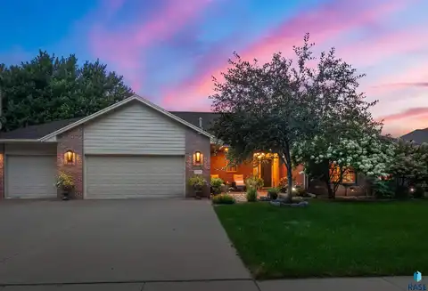 3056 S Coral Ct, Sioux Falls, SD 57103