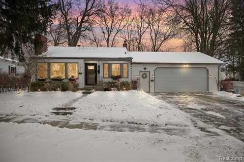 365 S Ascot Avenue, Waterford, MI 48328