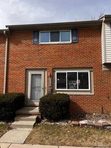 25633 Salem, Roseville, MI 48066
