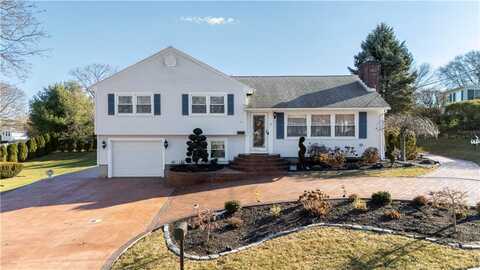 15 Whitewood Drive, Cranston, RI 02920