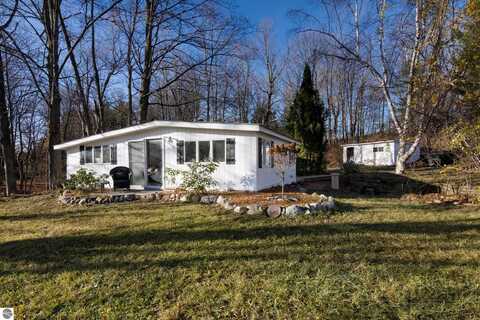 11199 Center Road, Traverse City, MI 49686