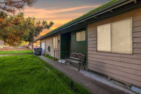 1223 W Riggin Avenue, Tulare, CA 93274