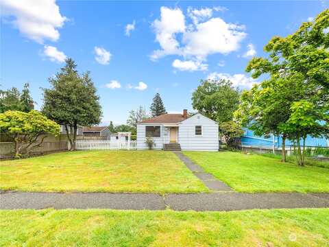 1St, BURIEN, WA 98146