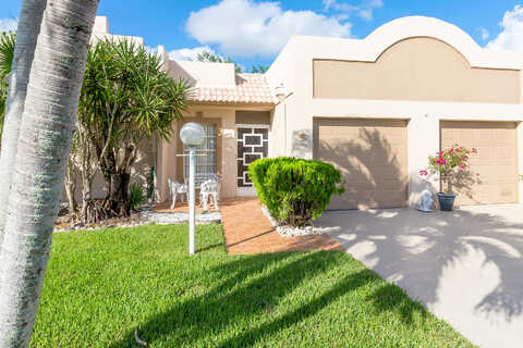 Flynn Cir, Boca Raton, FL 33496