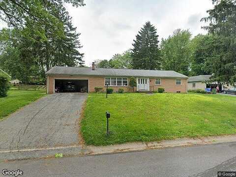 Lynbrook Dr N, York, PA 17402