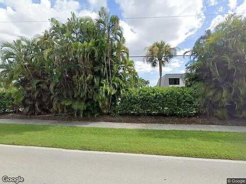 Amberwood Lake Ct, Fort Myers, FL 33908