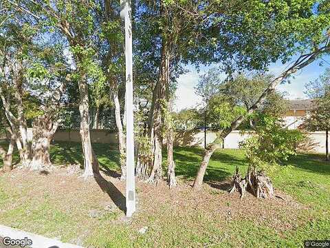 Hidden Court Rd, Hollywood, FL 33023