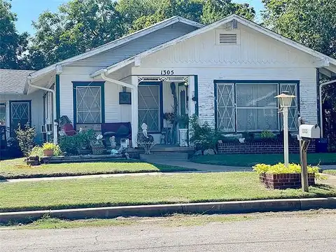 1St, MINERAL WELLS, TX 76067