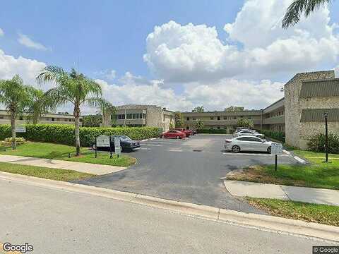 Sparrow Dr, Royal Palm Beach, FL 33411