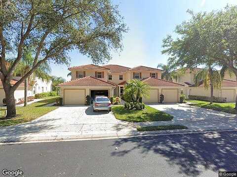 Robin Hood Cir, Naples, FL 34104