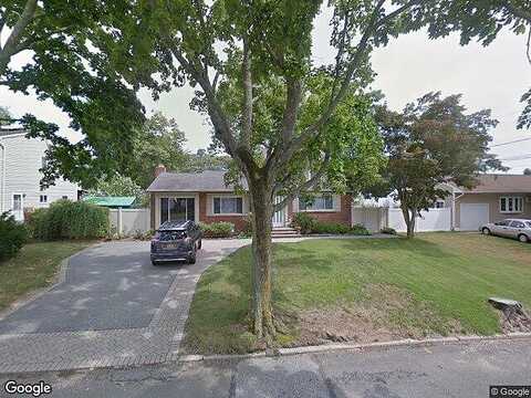 Thompson, BAY SHORE, NY 11706