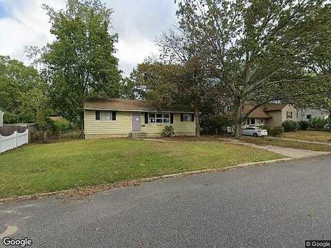 Court, CENTEREACH, NY 11720