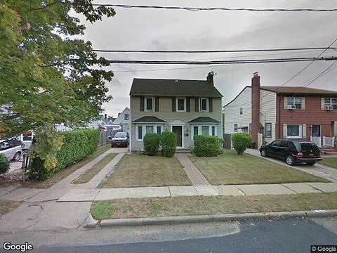 King St, FREEPORT, NY 11520