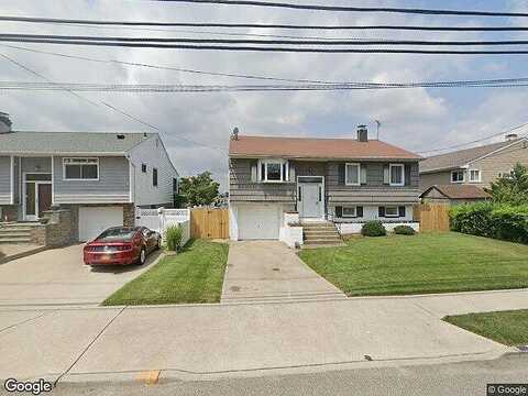 S Main St, FREEPORT, NY 11520