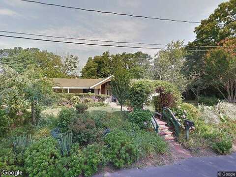 Groves, RIVERHEAD, NY 11901