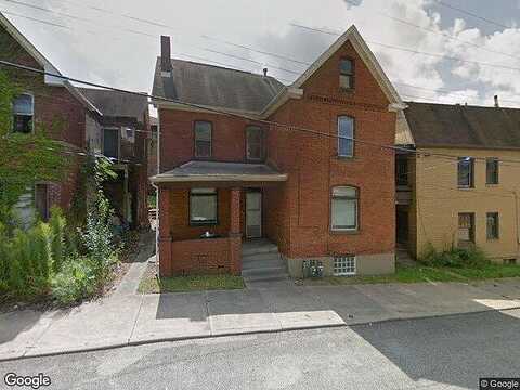 Walnut St, NEW KENSINGTON, PA 15068