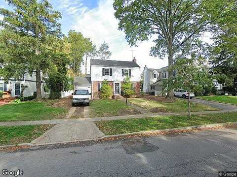 Willow St, GARDEN CITY, NY 11530