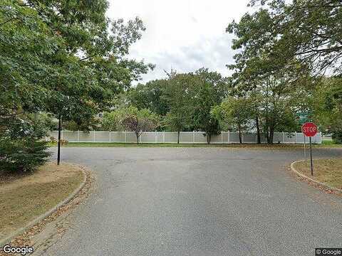 Stuyvesant Ave, EAST SETAUKET, NY 11733