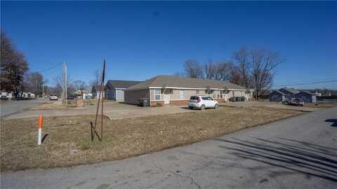 1004 Oak AVE, Springdale, AR 72764