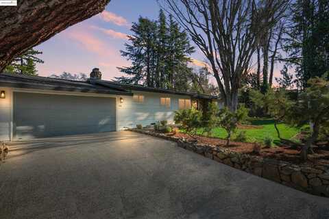 936 Saverien Dr, Sacramento, CA 95864