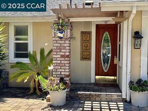 35.5 Kent Ct., Moraga, CA 94556