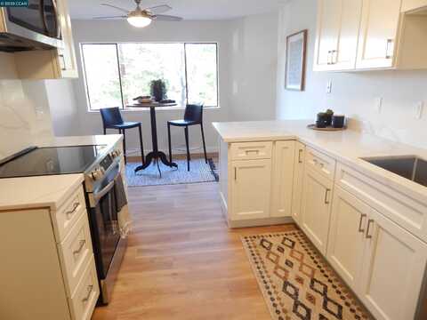 5095 Valley Crest Dr, Concord, CA 94521