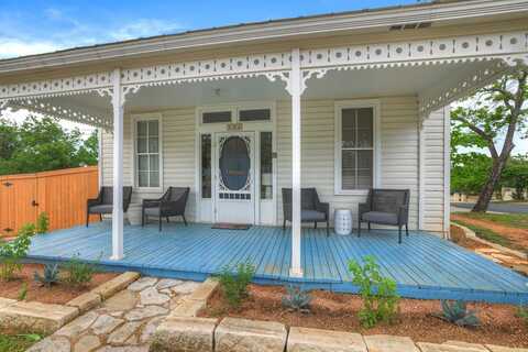 301 Travis St, Fredericksburg, TX 78624