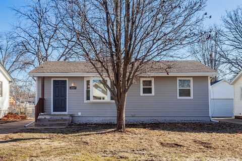 2327 E 38th Court, Des Moines, IA 50317