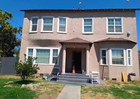 642 Thorne Avenue N, Fresno, CA 93728