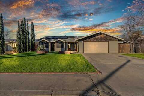 824 Lakewood Drive, Hanford, CA 93230