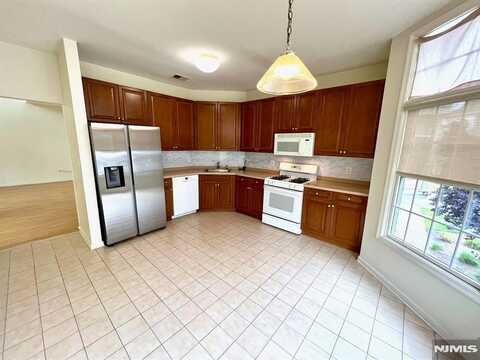 103 Crown, Livingston, NJ 07039