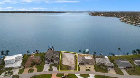 2290 SE 28th Street, Cape Coral, FL 33904