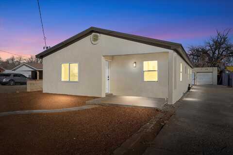 1353 Young Avenue SW, Albuquerque, NM 87105