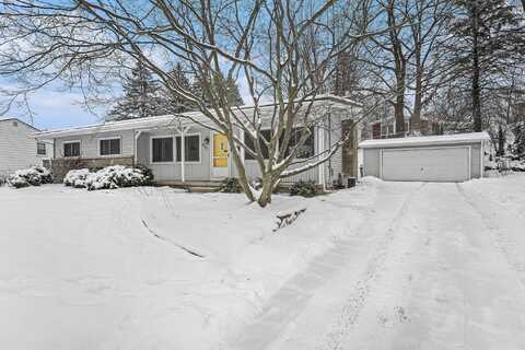 860 Washtenaw Drive NE, Grand Rapids, MI 49505