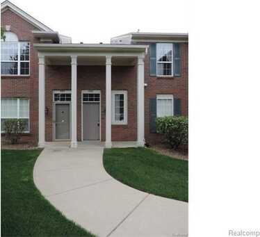 4202 Chesapeake Circle, Walled Lake, MI 48390