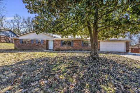 2423 Douglas McArthur Dr, Starkville, MS 39759