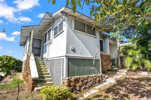 1386 St Louis Street, Honolulu, HI 96816