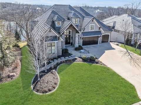 6069 Southlake Drive, Parkville, MO 64152