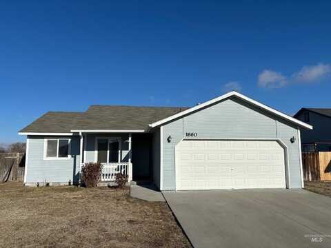 1660 Peregrine Dr, Mountain Home, ID 83647